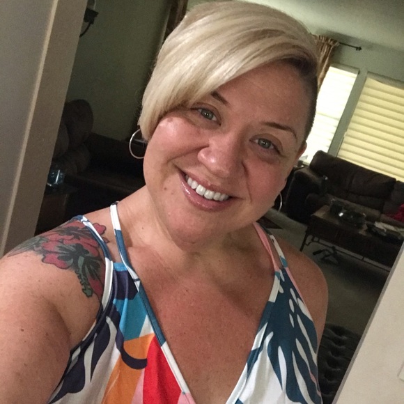 Meet your Posher, Tara - Picture 3 of 6